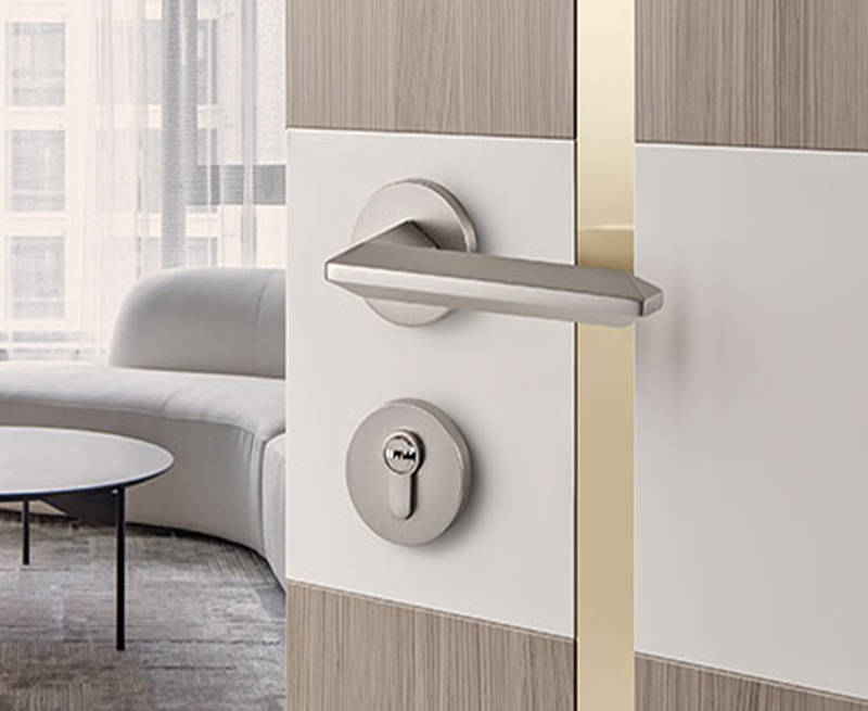 What should you pay attention to when buying a new door handle lock?